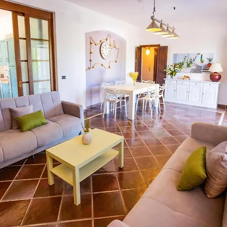 Villa Carlotta By *