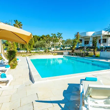 Villa Carlotta By *