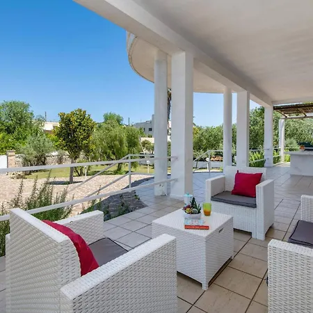 Villa Carlotta By *